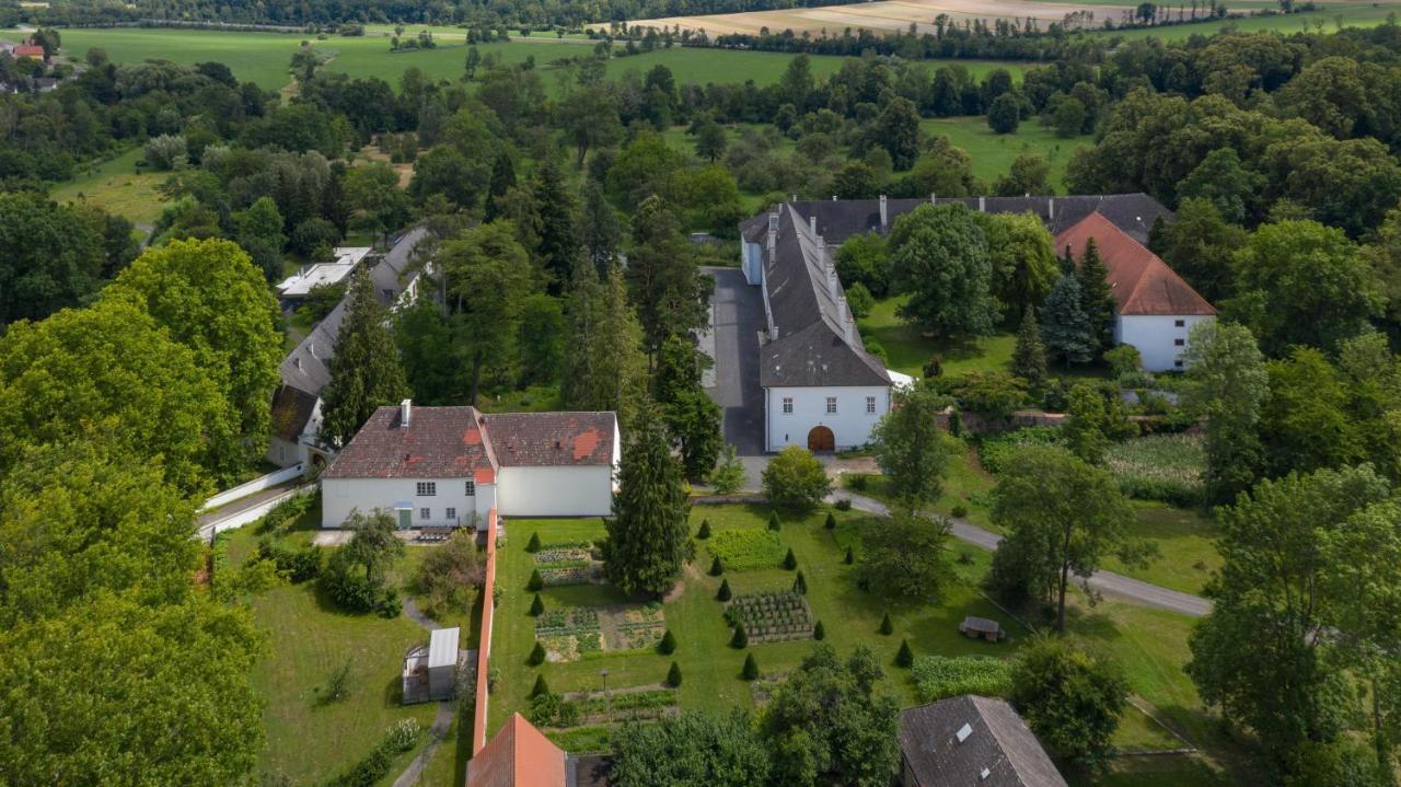 Boutique Hotel Zum Oberjager, Schloss Lackenbach Bagian luar foto