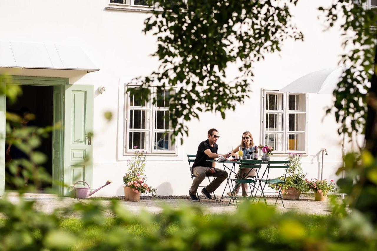 Boutique Hotel Zum Oberjaeger, Schloss Lackenbach Bagian luar foto