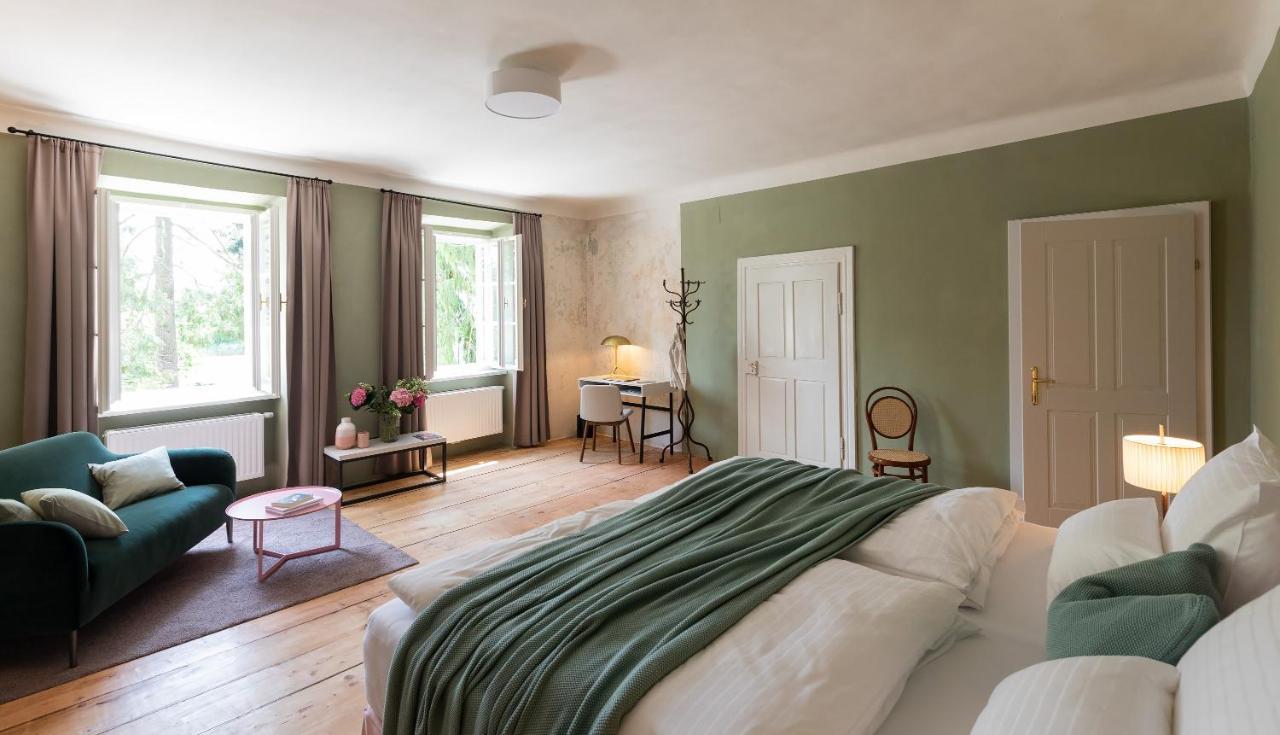 Boutique Hotel Zum Oberjager, Schloss Lackenbach Bagian luar foto